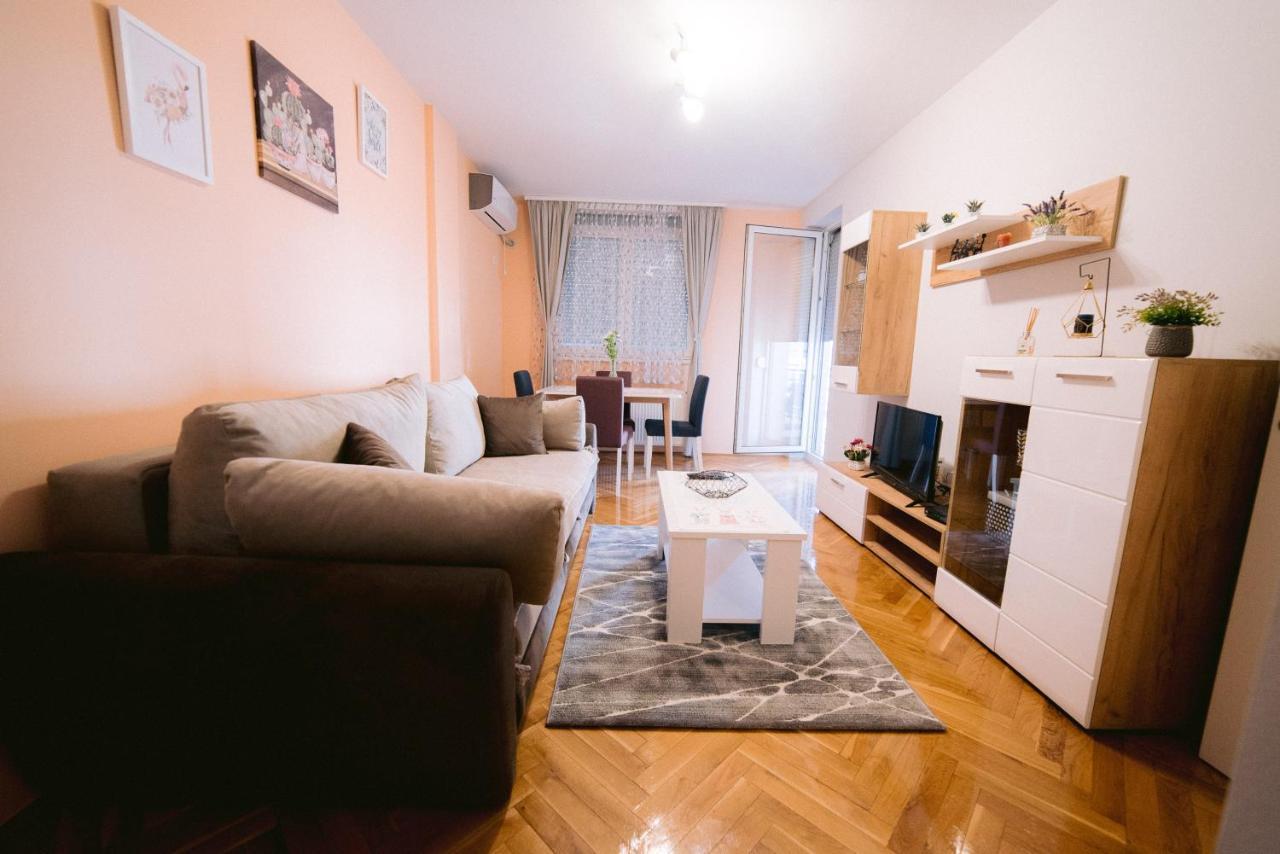 Apartment Lipa โนวีซาด ภายนอก รูปภาพ